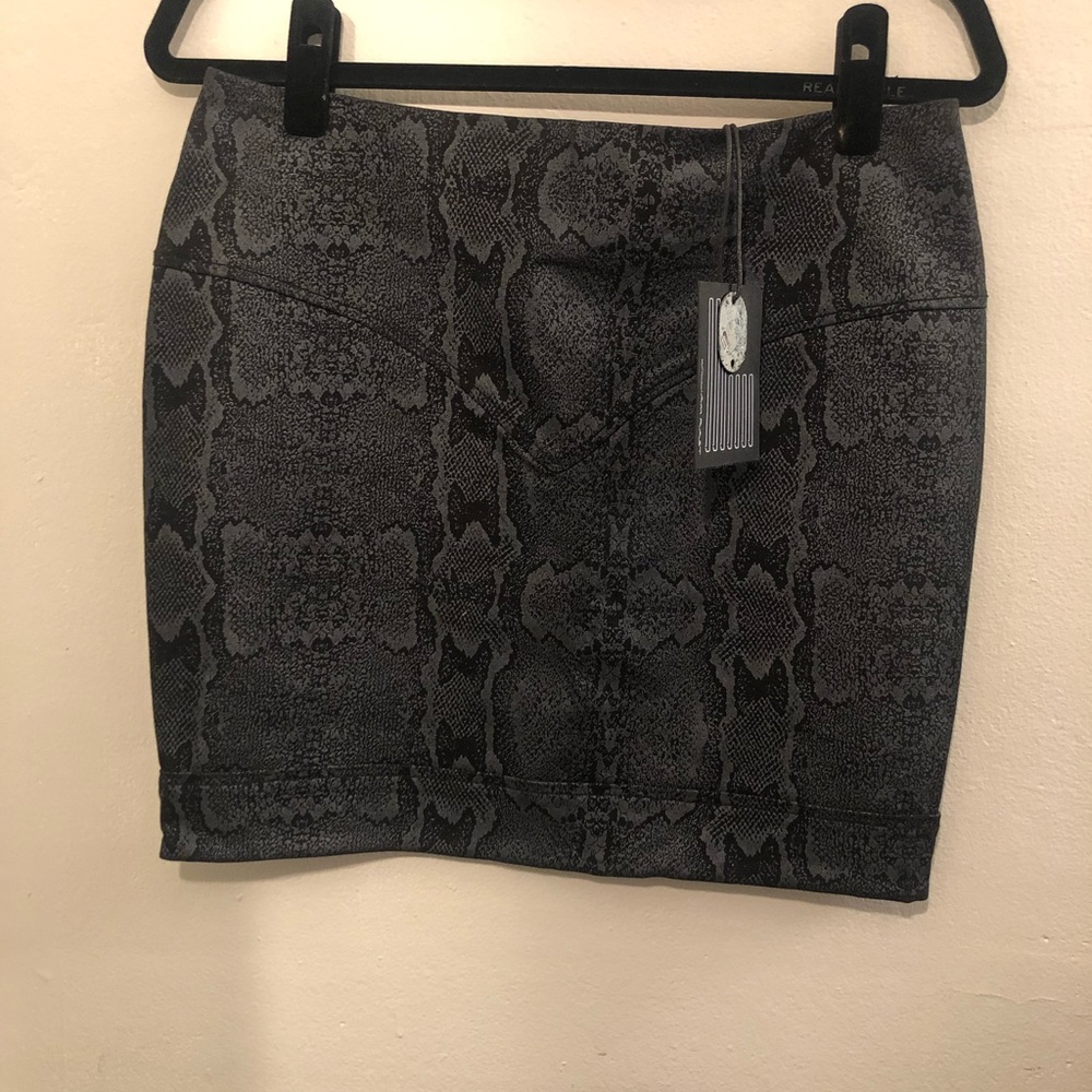 William Rast skirt - Picture 7 of 7